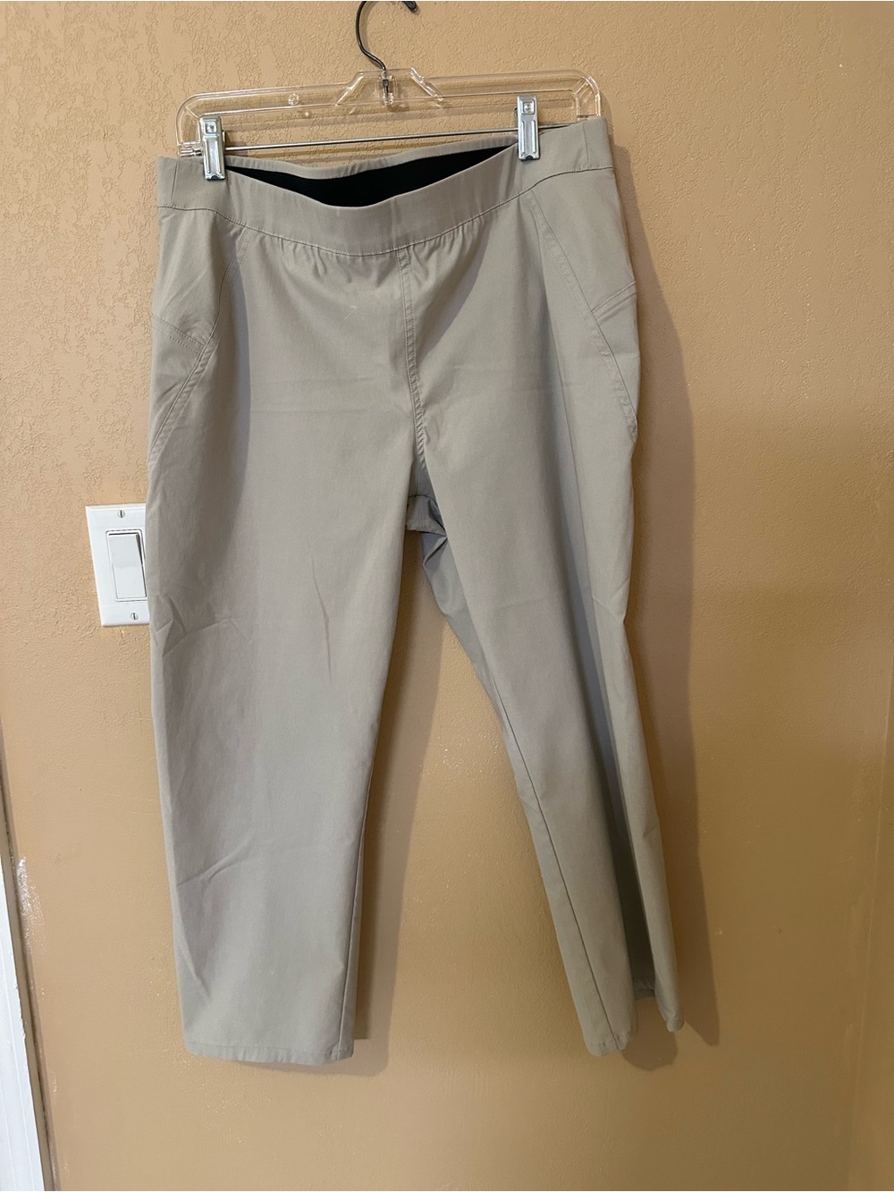 New Vera Wang Capris